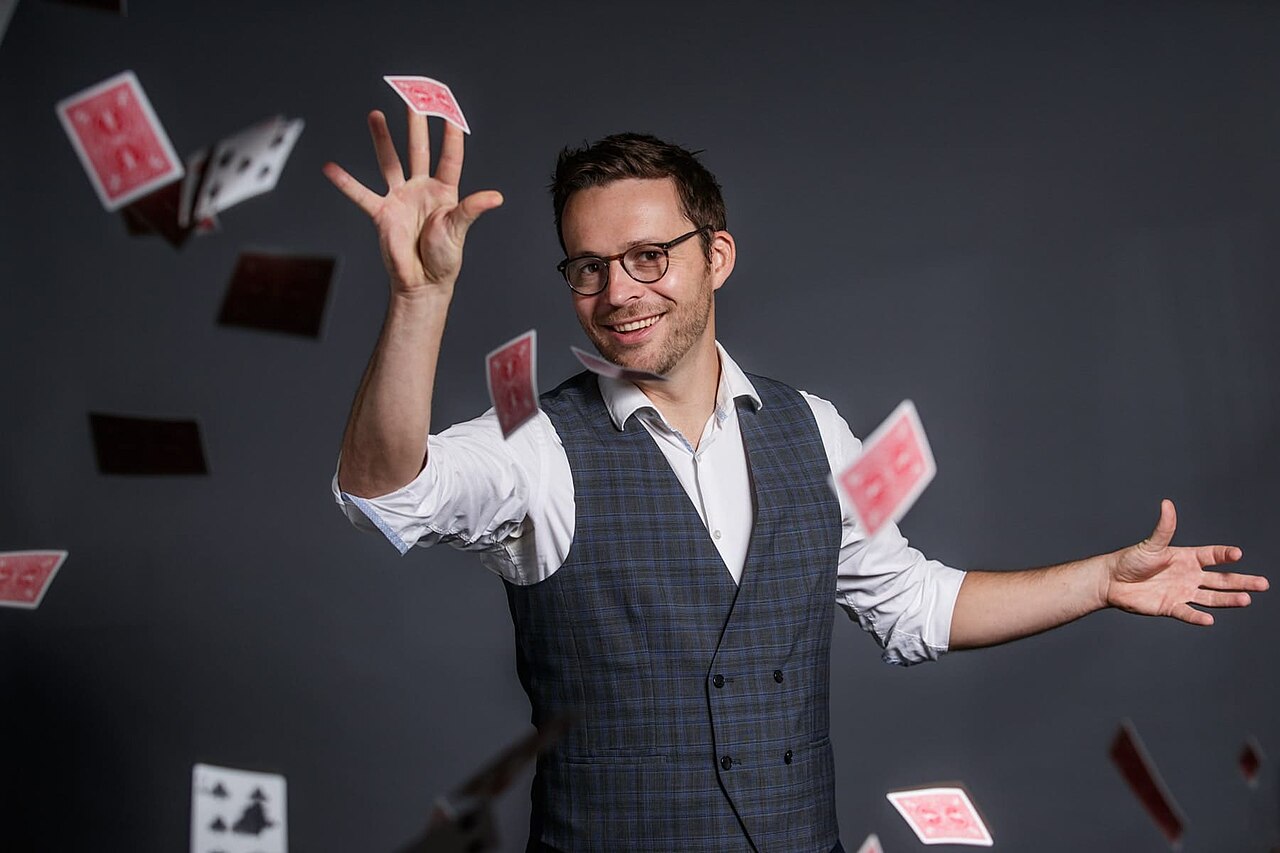 magicien scène élégante